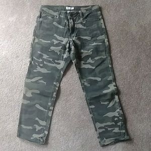 K.Jordon Pants - K.Jordon Camo Capris, Size 6 K.Jordon Pants - K.Jordon Camo Capris, Size 6